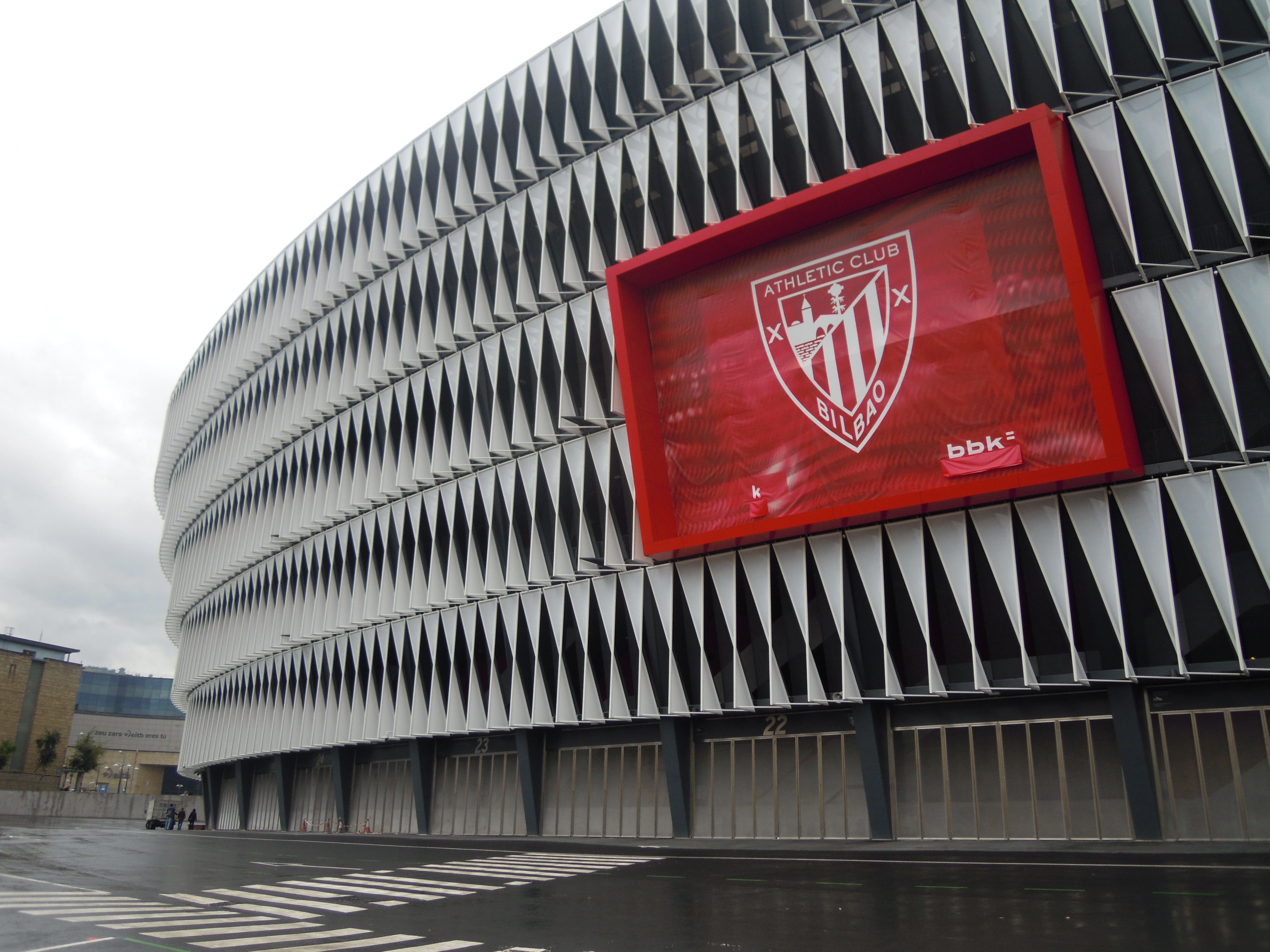 Athletic Bilbao stadium. Wikimedia Commons archive.
