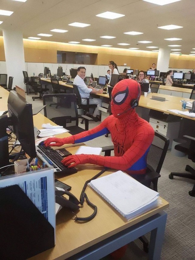 Image 2 related to the article Former Bank Worker Resigns and Spends His Last Day at Work Dressed as Spider-Man