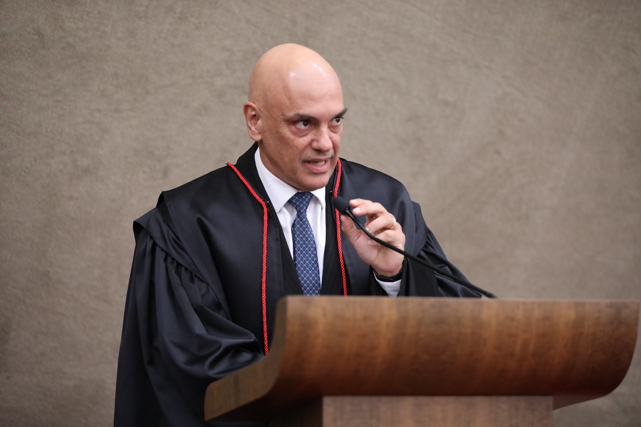 Magnitsky Sanctions Hit Alexandre de Moraes, Affecting Cards Including Elo